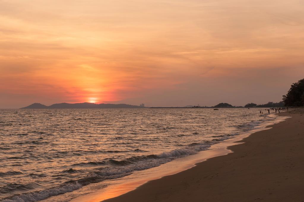 The Oriental Beach Resort Rayong Dış mekan fotoğraf