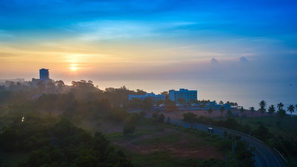 The Oriental Beach Resort Rayong Dış mekan fotoğraf