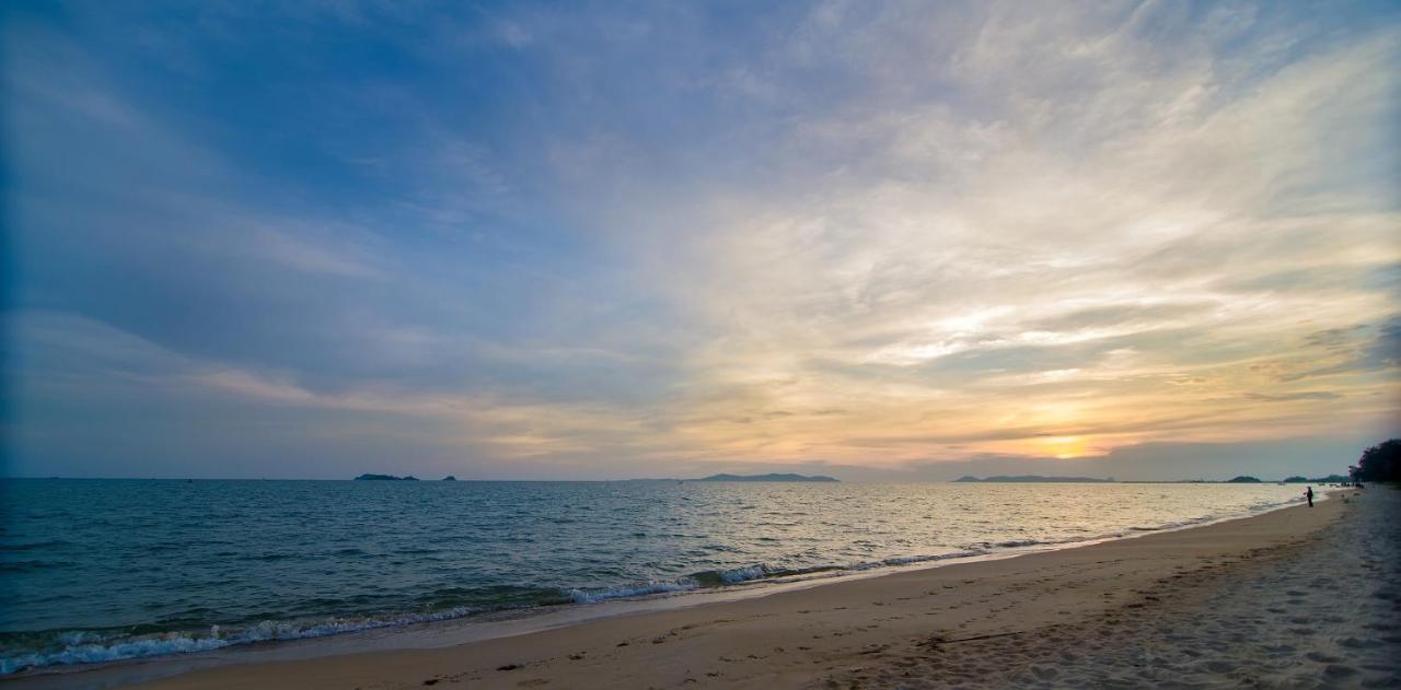 The Oriental Beach Resort Rayong Dış mekan fotoğraf